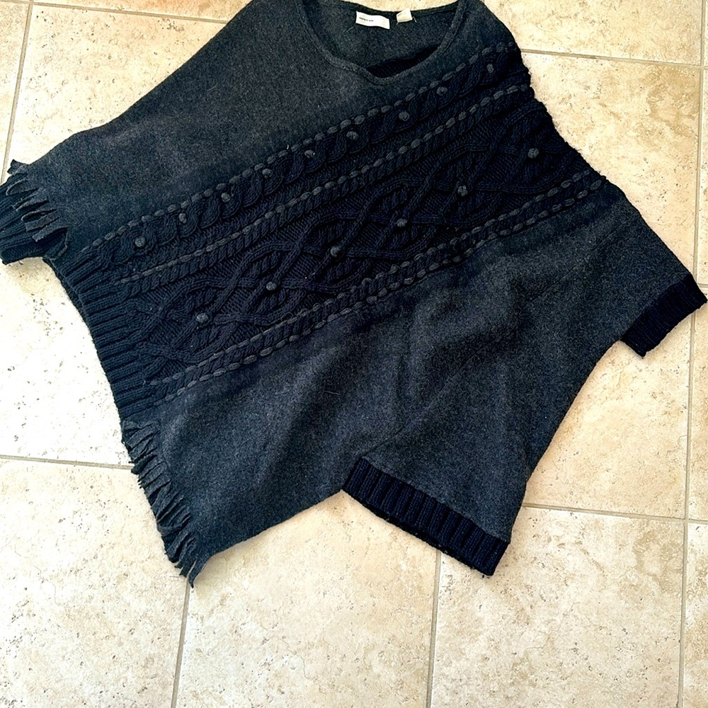 Poncho sweater - black and gray